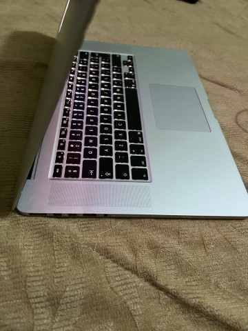 MacBook Pro 15, i7, 16GB, 256gb
