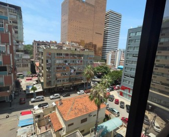 A venda VENDER: APARTAMENTO T1 LARGO JOTA PIMENTA INGOMBOTA