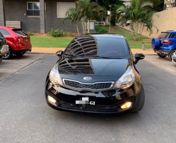 A venda Kia Rio de Mala
