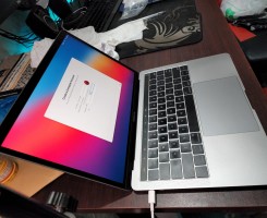 A venda MACBOOK PRO RETINA 2016