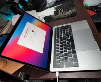 A venda MACBOOK PRO RETINA 2016