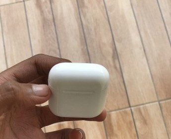 A venda CAIXA DE CARREGAMENTO AIRPODS SÉRIE 1