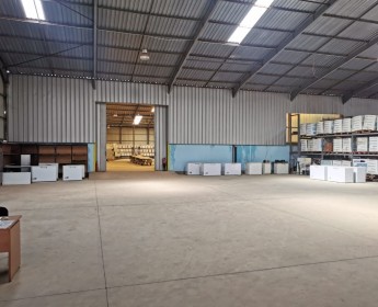A venda Unidade Fabril - Com linha de montagem de arcas congeladoras