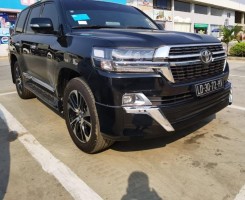 A venda 2 Land Cruiser VXR 5.7V8️Gasolina Série de matrícula HVAmbos com 60 mi...
