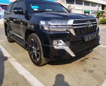 A venda 2 Land Cruiser VXR 5.7V8️Gasolina Série de matrícula HVAmbos com 60 mi...