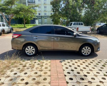 A venda Toyota yaris impecável