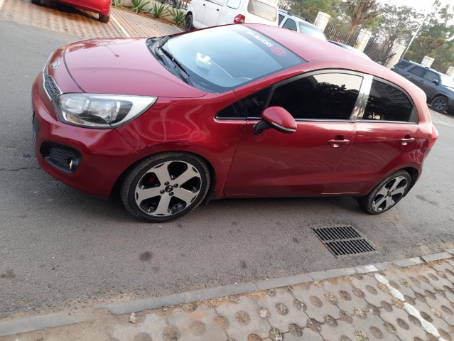 Venda Kia rio impecável