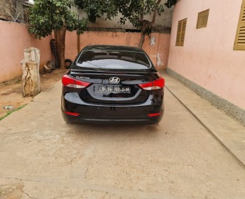 A venda Yhundai elantra impecável full