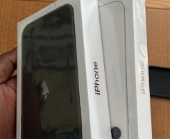 A venda IPhone 11 Preto/branco 64GB