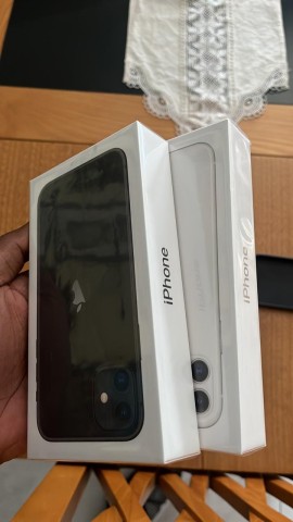 Venda IPhone 11 Preto/branco 64GB