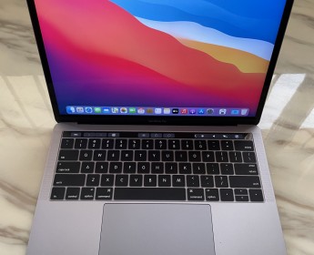 A venda MacBook Pro Touchbar 13/15 polegadas Core i7/16GB/512GB ano 2017,2018