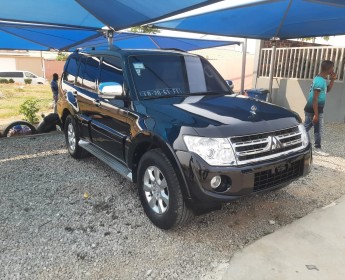 A venda Mitshubishi pajero impecável v6