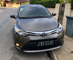 A venda Toyota yaris selado