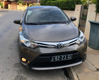 A venda Toyota yaris selado
