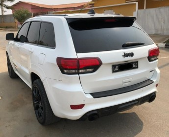 A venda Cherokee JEEP SRT8 impecável