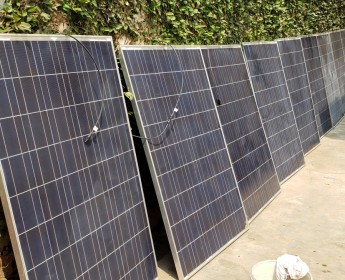 A venda 47 painéis solares de 200w com o seu inversor de 1 KVA