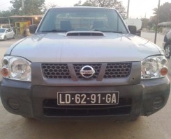 A venda Nissan hardbody impecável