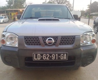 A venda Nissan hardbody impecável