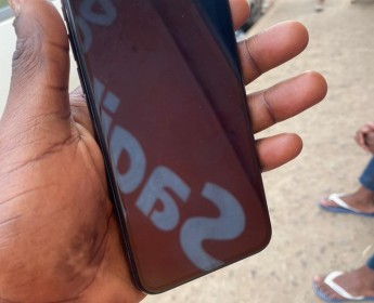 A venda IPhone X/64GB, bateria 91%, tudo funcionando: 170.000kzs (negociável)