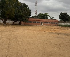 A venda Vende-se uma quinta vasta de 200/185 - CAOP B Luanda.