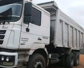 A venda Caminhão JAC E SHACKMAN BASCULANTE