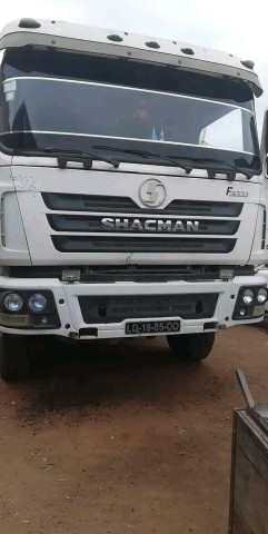 Caminhão JAC E SHACKMAN BASCULANTE