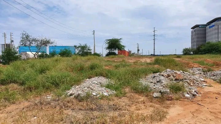 Terreno sito no centro de Talatona B