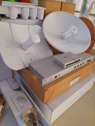 Venda Antenas de telecomunicações de marca Ubiquite e acessórios