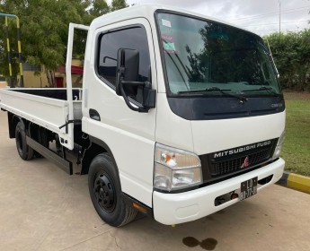 A venda MITSUBISHI CANTER