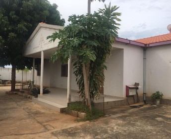 A venda Vende-se Uma Vivenda V4