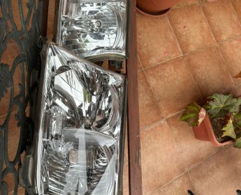 A venda Faróis de Land Cruiser V8 2010/2011