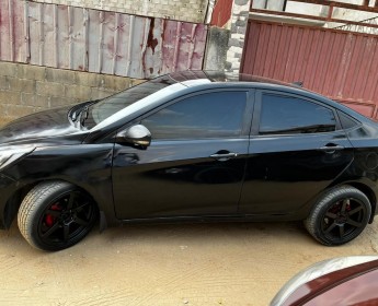A venda Hyundai Accent Modelo matrícula GF Duas varetas Motor seco Interior li...