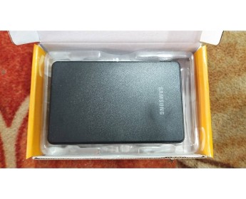 A venda HD Externo com capa e cabo
