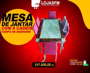 A venda MESA DE JANTAR COM 06 CADEIRAS TAMPO DE MARMORE
