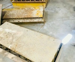 A venda Máquina de fazer blocos, interloques, pave, lancil.