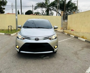 A venda Toyota Yaris à venda