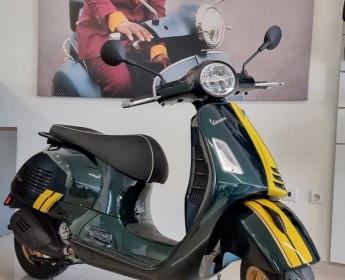A venda Vespa 300 Racing Sixties