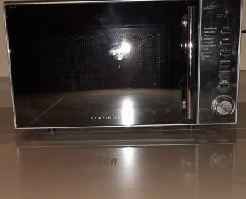 A venda Forno Micro-ondas Digital, semi-novo