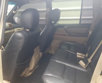 A venda Toyota Lander Cruiser V8