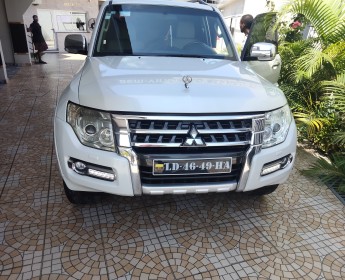 A venda Mitsubishi Pajero full HD option