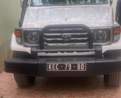 A venda Toyota Land Cruiser (Cabine Simples)