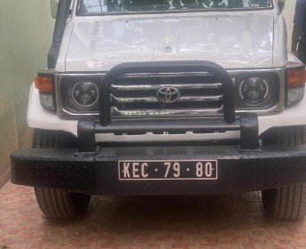 A venda Toyota Land Cruiser (Cabine Simples)