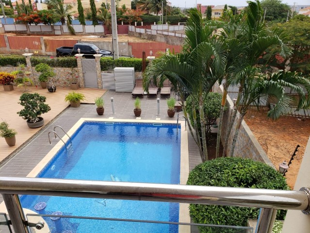 Vivenda V5+4 de alto padrão com piscina no Benfica prnt