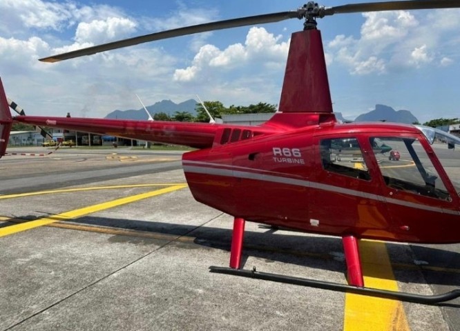 Helicóptero R66 2012
