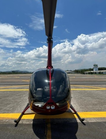 Helicóptero R66 2012