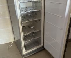 Comprar Vendo uma arca vertical em bons estado