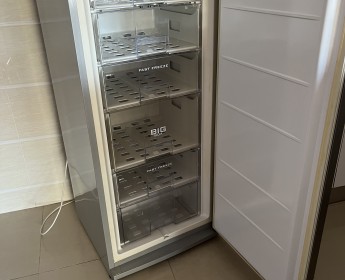 A venda Vendo uma arca vertical em bons estado