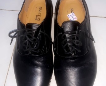 A venda Sapato de cabedal sola seca.