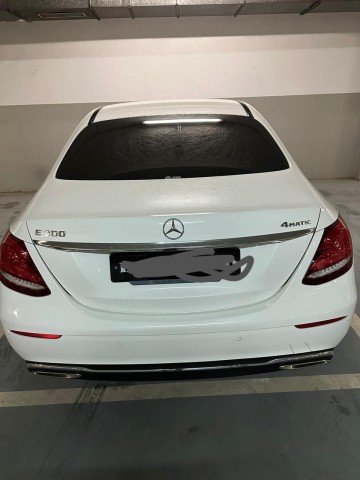 Mercedes benz E300 white lc