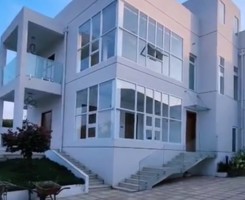 A venda V12 Triplex de alto padrão perto a cidade SC